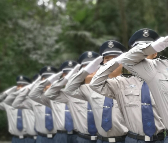 物業(yè)保安是物業(yè)管理中維護(hù)小區(qū)、商業(yè)綜合體、寫(xiě)字樓等場(chǎng)所公共安全和秩序的重要力量