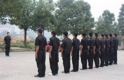 關(guān)于小區(qū)的門口物業(yè)保安的工作職責(zé)，有興趣的可以了解下