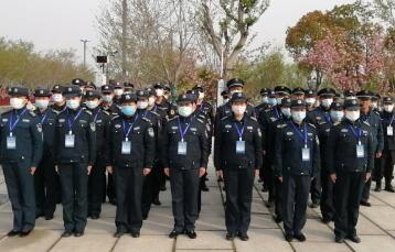 千萬不要小瞧保安！?。。。。?>
                                </a>
                            </div>
                            <div   id=